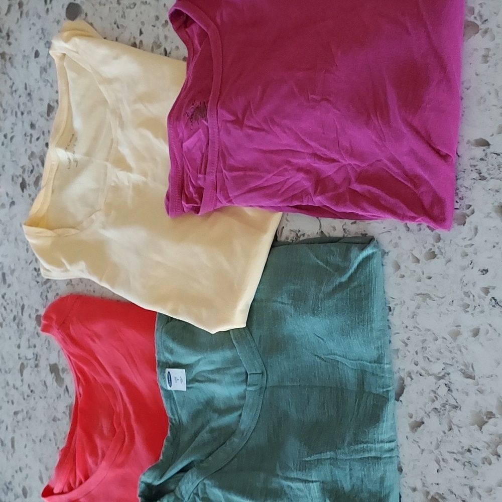Bundle of 4 shirts, sz small and one xs